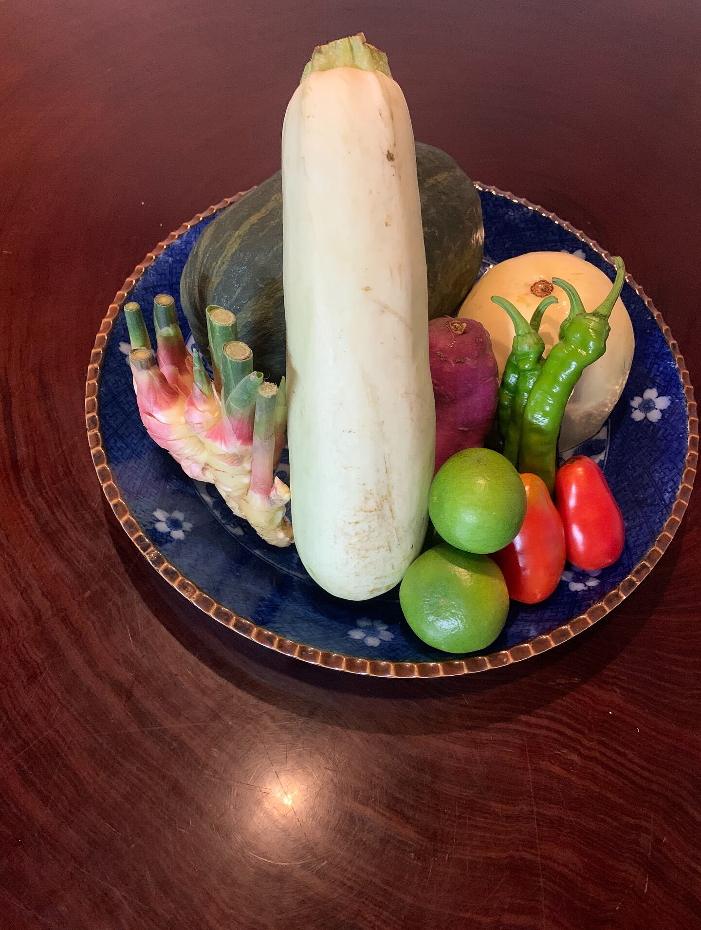 今日は無農薬栽培の朝市で沢山野菜を仕入れました